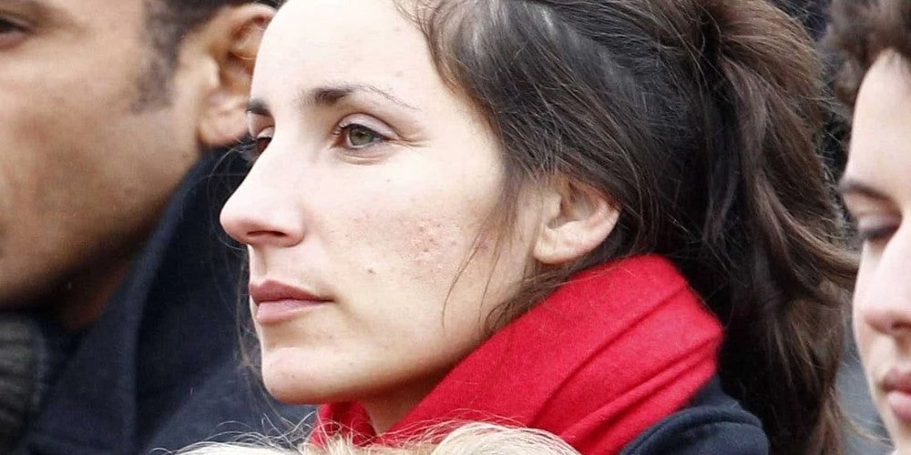 Σάλος στη Γαλλία: Θύμα βιασμού η εγγονή του Μιτεράν από υπουργό του Μακρόν